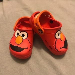elmo crocs